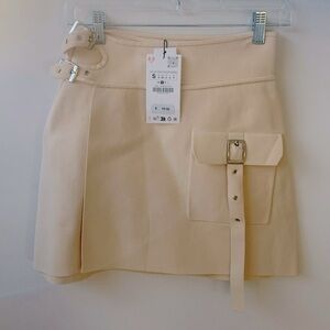 Gorgeous brand new cream skirt size xs Zara